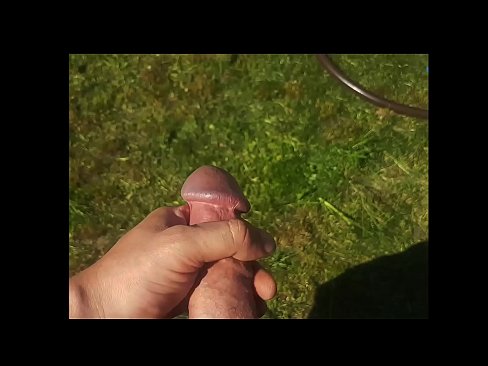 ❤️ Vruća zgodna jebe svoju ružičastu macu i svršava špricom u ljetnoj bašti ❤ Porno kod nas ❤